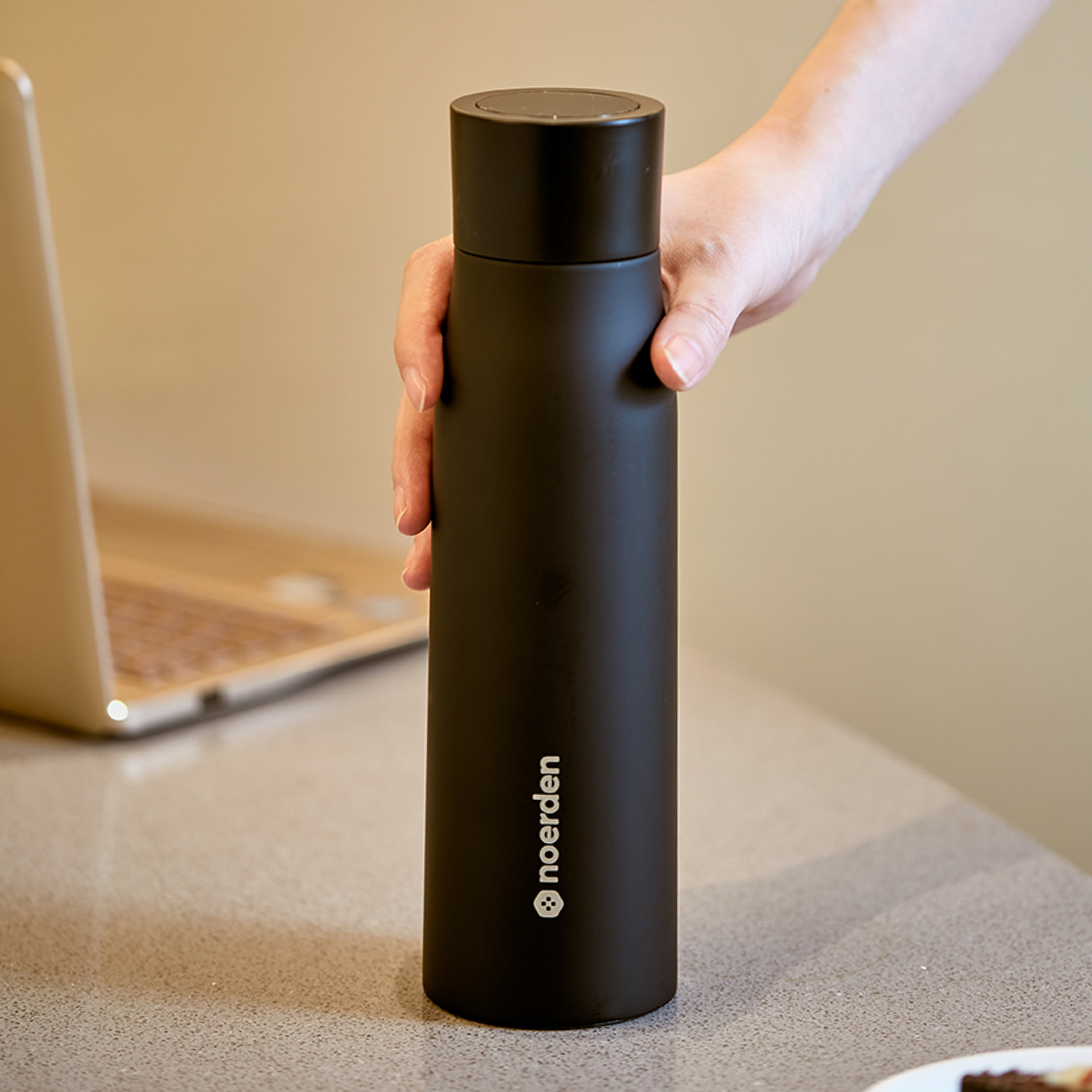 NOERDEN LIZ+ Negro | Botella Inteligente UV-C 480ml con Bluetooth y Autolimpieza
