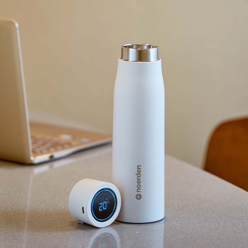 LIZ+ Blanco white smart carabiner